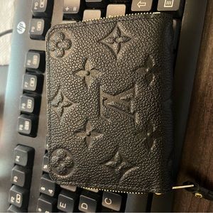 Generally Used Louis Vuitton Zippy Coin Purse